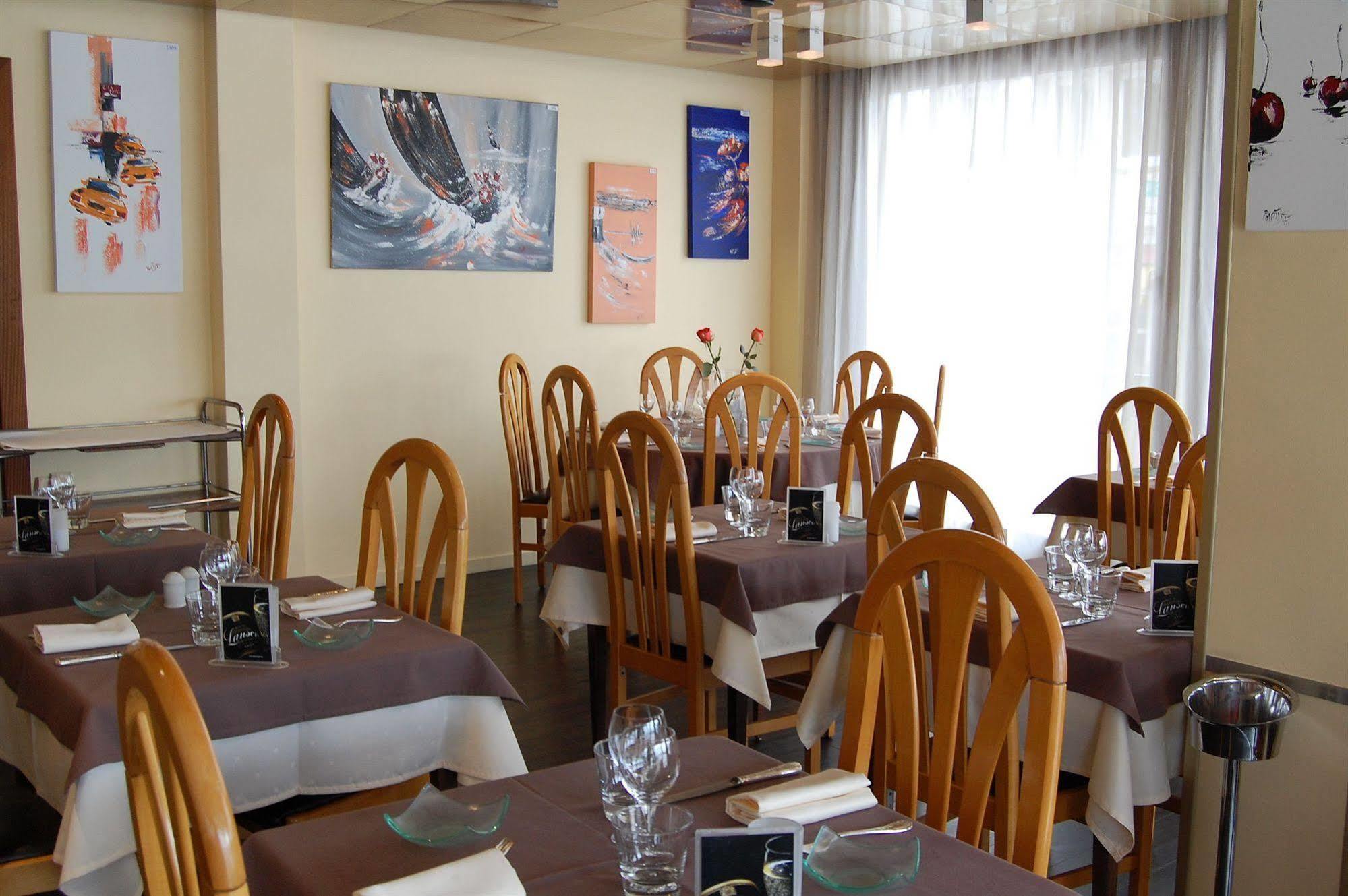 Logis Hotel & Restaurant - Le Normandie コドゥベック・アン・コー エクステリア 写真