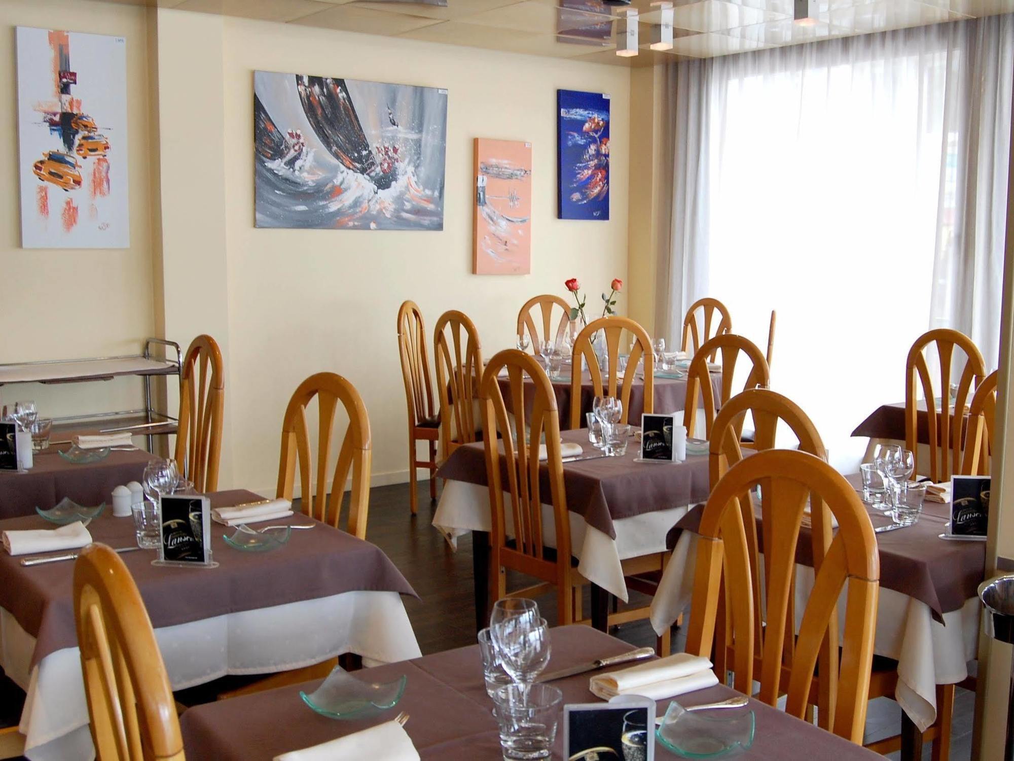 Logis Hotel & Restaurant - Le Normandie コドゥベック・アン・コー エクステリア 写真