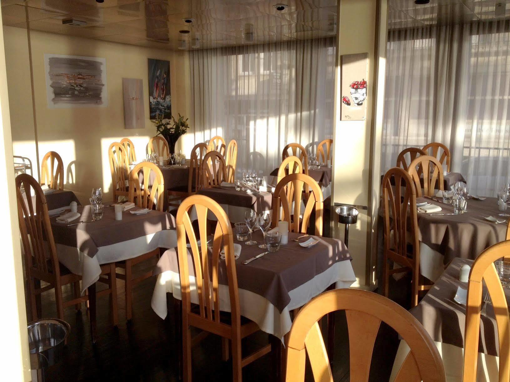 Logis Hotel & Restaurant - Le Normandie コドゥベック・アン・コー エクステリア 写真