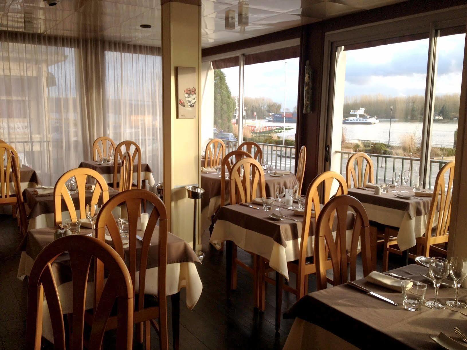 Logis Hotel & Restaurant - Le Normandie コドゥベック・アン・コー エクステリア 写真